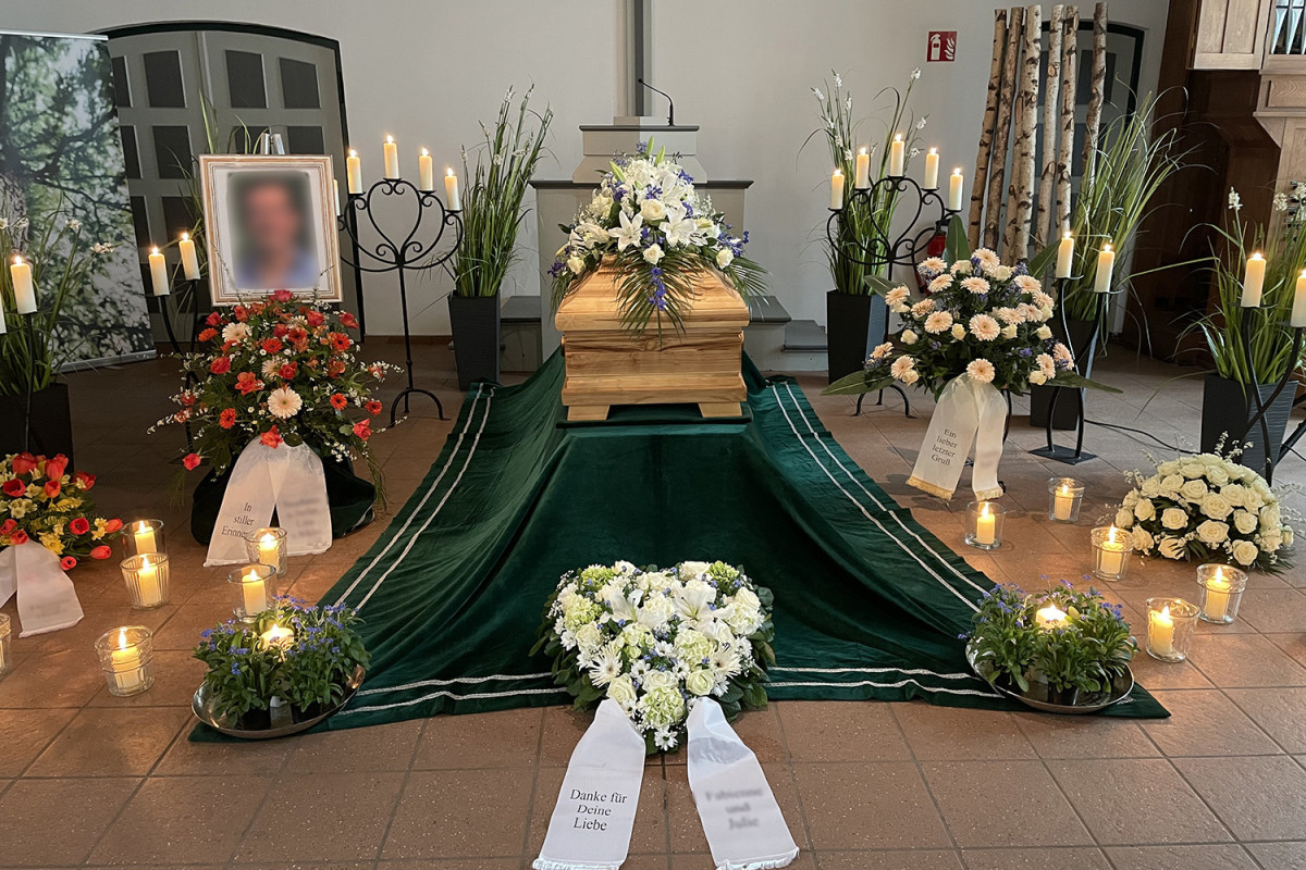 Sarg Trauerfeier 01